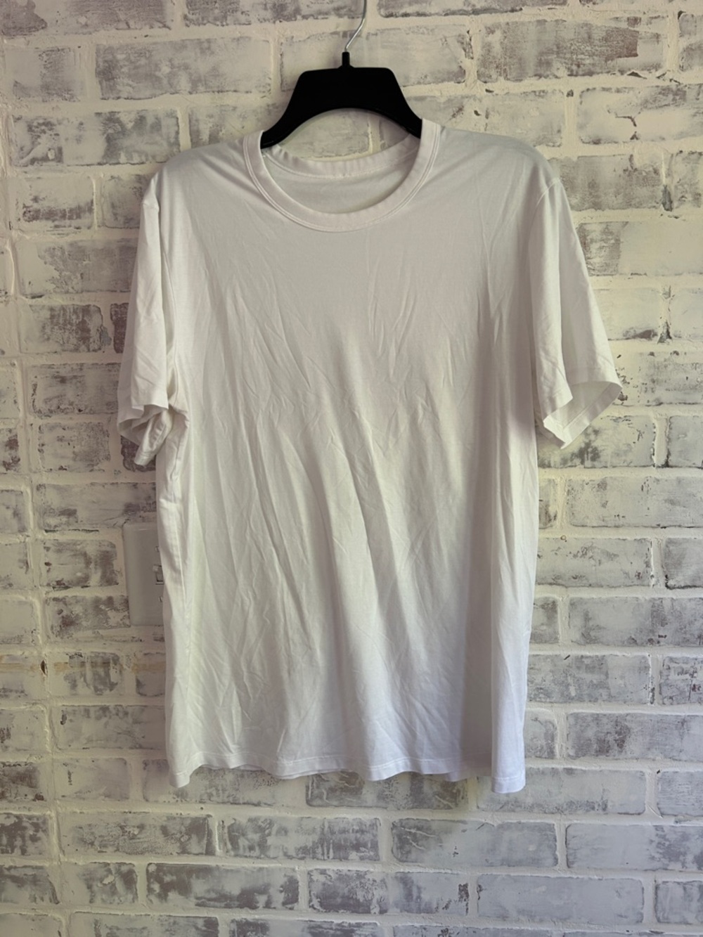 Lululemon Men's Medium White Short Sleeve Athletic TShirt Gym Athleisure